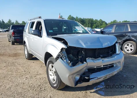 2010 Nissan Pathfinder S z USA, uszkodzony, nr VIN 5N1AR1NBXAC626452